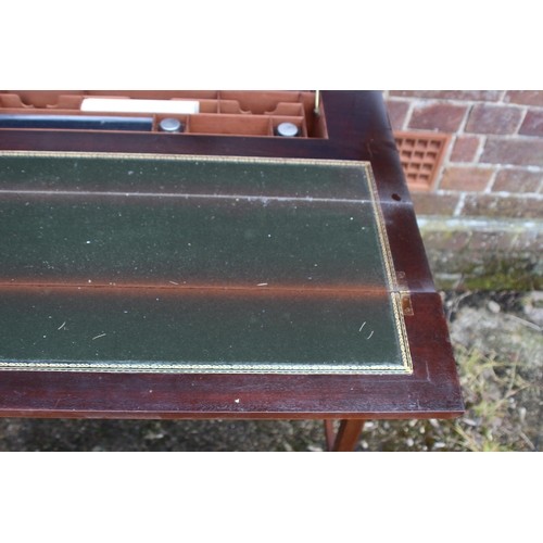 43 - ANTIQUE EDWARDIAN WRITING DESK
60 X 70 X 72CM