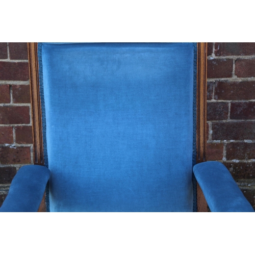 56 - VINTAGE CHAIR 
69 X 66 X 100CM