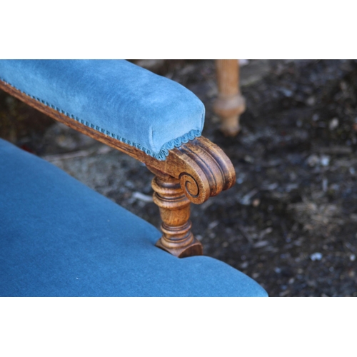 56 - VINTAGE CHAIR 
69 X 66 X 100CM