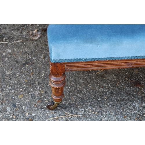 56 - VINTAGE CHAIR 
69 X 66 X 100CM