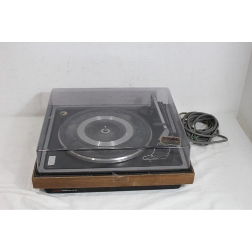 740 - GARRARD TURNTABLE R925