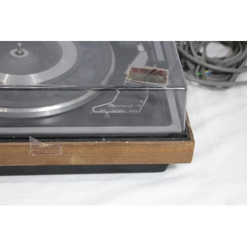 740 - GARRARD TURNTABLE R925