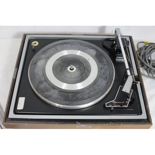 740 - GARRARD TURNTABLE R925