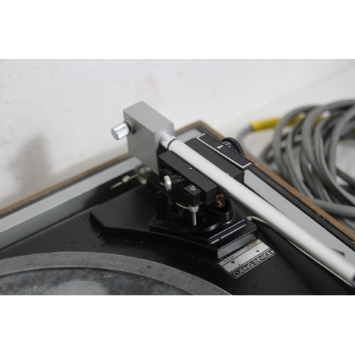 740 - GARRARD TURNTABLE R925