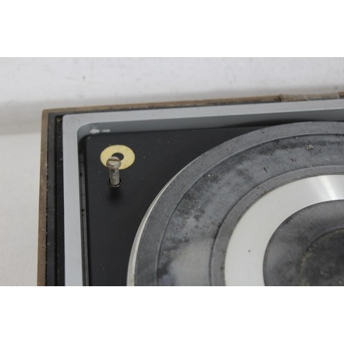 740 - GARRARD TURNTABLE R925