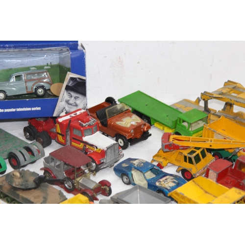 576 - QUANTITY OF DIE CAST VEHICLES