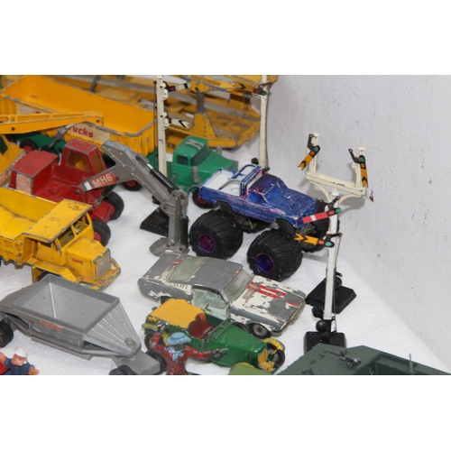 576 - QUANTITY OF DIE CAST VEHICLES