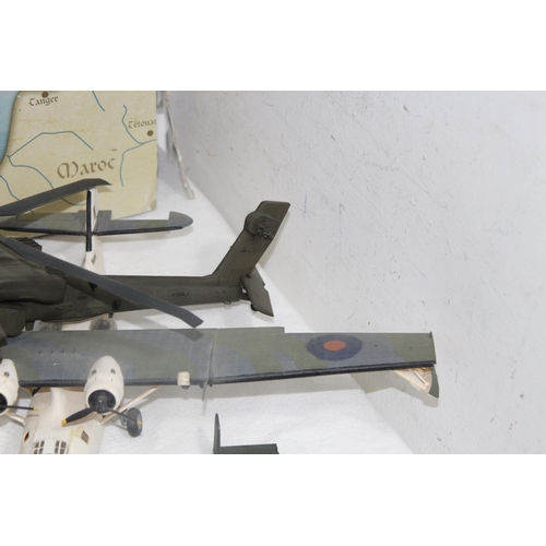 577 - QUANTITY OF MODEL AIRCRAFT AND UNMADE MODEL OF H.M.S VICTORY