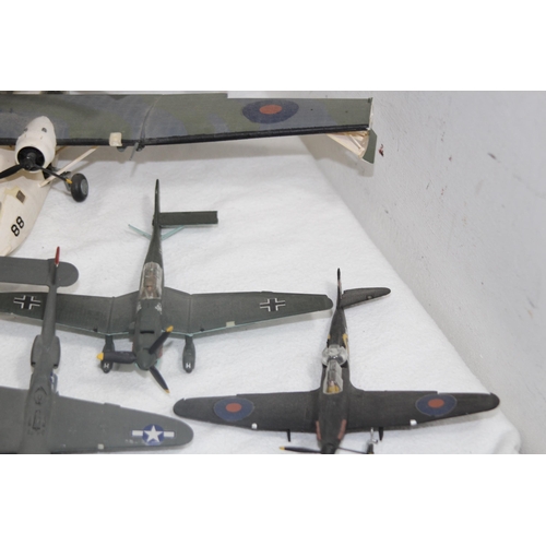 577 - QUANTITY OF MODEL AIRCRAFT AND UNMADE MODEL OF H.M.S VICTORY