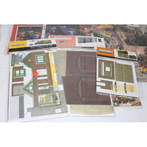578 - QUANTITY OF CUT OUT MODELS FOR RAILWAYS AND VILLAGES AND MAGAZINES