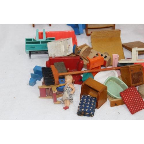 579 - QUANTITY OF MISCELLANEOUS TOYS