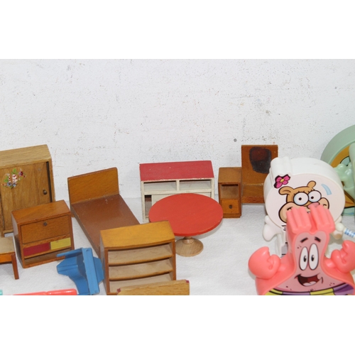 579 - QUANTITY OF MISCELLANEOUS TOYS
