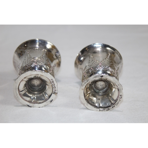 1049 - TESTED SILVER SALT AND PEPPER POT - 185G