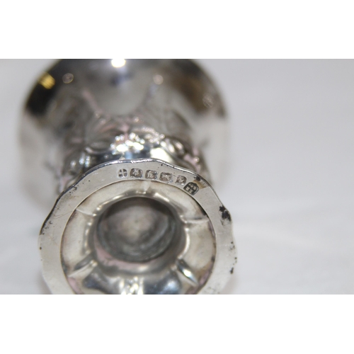 1049 - TESTED SILVER SALT AND PEPPER POT - 185G