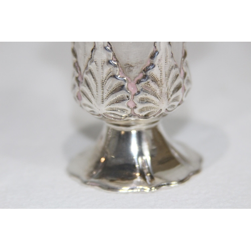 1049 - TESTED SILVER SALT AND PEPPER POT - 185G
