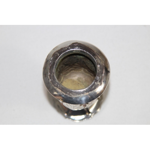 1049 - TESTED SILVER SALT AND PEPPER POT - 185G