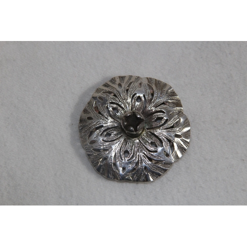 1049 - TESTED SILVER SALT AND PEPPER POT - 185G