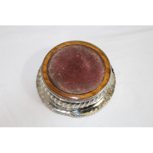 1050 - PAIR OF SILVER WINE COASTERS - SHEFFIELD 1820 - THOMAS AND JOHN SETTLE