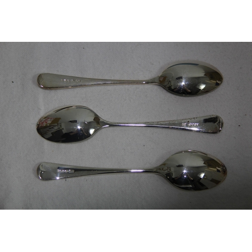 1055 - 3 X INDIVIDUAL BOXED TEASPOONS - 42G TOAL WEIGHT - BIRMINGHAM 2000 AND 2003 - DEREK BURRIDGE
