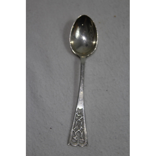 1057 - 3 x SILVER SPOONS WITH THISTLE FINIAL - 11G - BIRMINGHAM 1993 - W.JOHNSON AND SON, 11.5G - SHEFFIELD... 