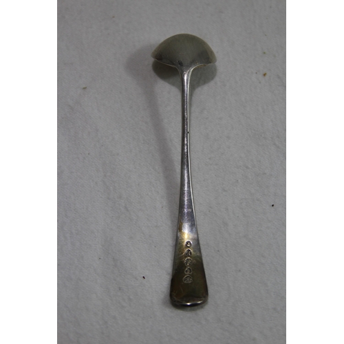 1057 - 3 x SILVER SPOONS WITH THISTLE FINIAL - 11G - BIRMINGHAM 1993 - W.JOHNSON AND SON, 11.5G - SHEFFIELD... 