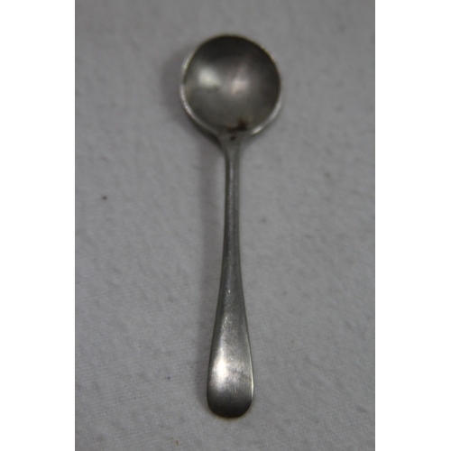 1057 - 3 x SILVER SPOONS WITH THISTLE FINIAL - 11G - BIRMINGHAM 1993 - W.JOHNSON AND SON, 11.5G - SHEFFIELD... 