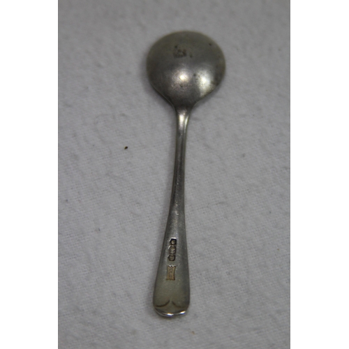 1057 - 3 x SILVER SPOONS WITH THISTLE FINIAL - 11G - BIRMINGHAM 1993 - W.JOHNSON AND SON, 11.5G - SHEFFIELD... 