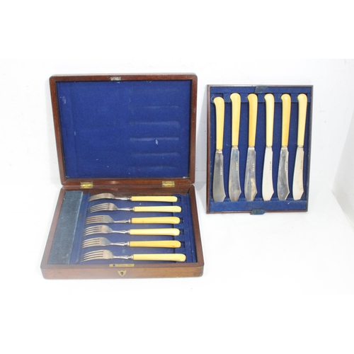 1059 - SIX SILVER FISH KNIVES AND FORKS IN CASE - BIRMINGHAM 1902 - ELKINGTON AND CO