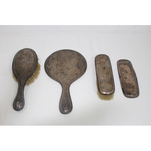 1060 - 2 X SILVER HAIR BRUSHES, MIRROR AND LID - CHESTER 1909 - GEORGE NATHAN AND RIDLEY HAYES