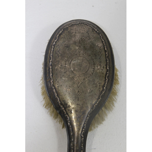 1060 - 2 X SILVER HAIR BRUSHES, MIRROR AND LID - CHESTER 1909 - GEORGE NATHAN AND RIDLEY HAYES