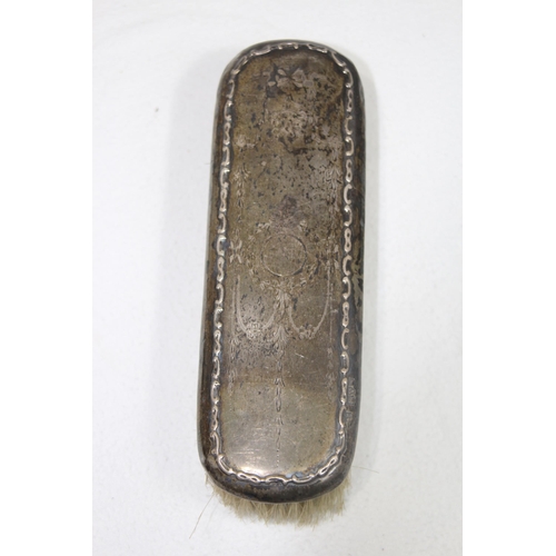 1060 - 2 X SILVER HAIR BRUSHES, MIRROR AND LID - CHESTER 1909 - GEORGE NATHAN AND RIDLEY HAYES