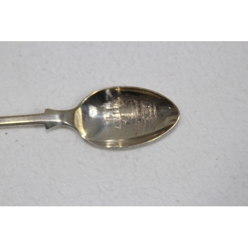 1063 - 2 X SILVER TEASPOONS - 15.5G - SHEFFIELD 1909 - JOHN HOLMES AND 16.5G - LONDON 1830