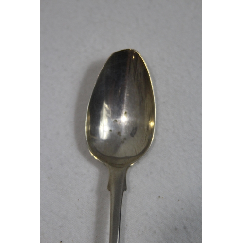 1063 - 2 X SILVER TEASPOONS - 15.5G - SHEFFIELD 1909 - JOHN HOLMES AND 16.5G - LONDON 1830