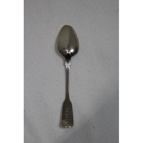 1063 - 2 X SILVER TEASPOONS - 15.5G - SHEFFIELD 1909 - JOHN HOLMES AND 16.5G - LONDON 1830