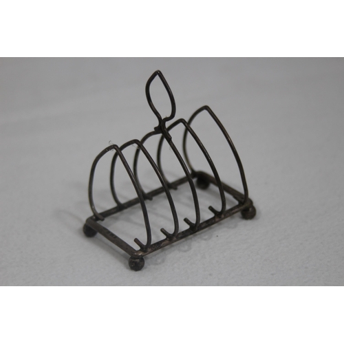 1064 - SILVER TOAST RACK - 43G - BIRMINGHAM 1901