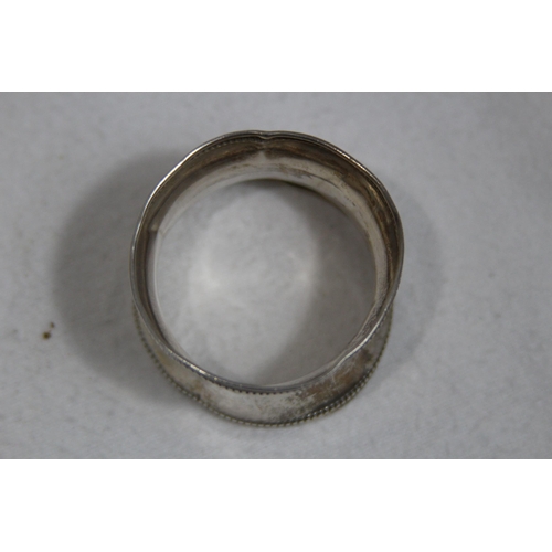 1066 - 2 X SILVER NAPKIN RINGS - 10G - BIRMINGHAM 1919 - ROBERT PRINGLE AND 21G - BIRMINGHAM 1965 - LANSON ... 