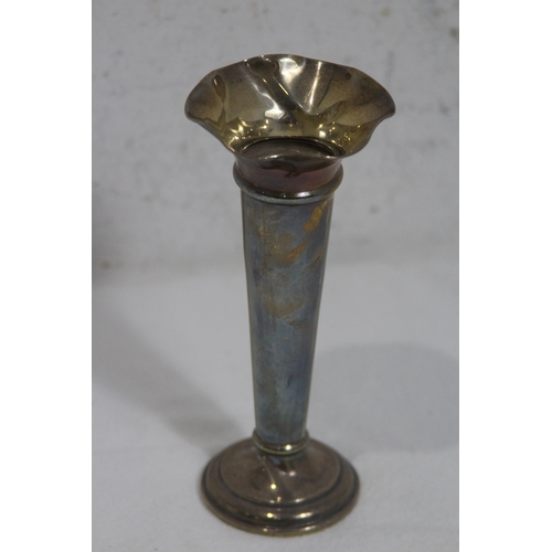 1068 - SMALL SILVER VASE - 65G - BIRMINGHAM - HENRY MATTHEWS