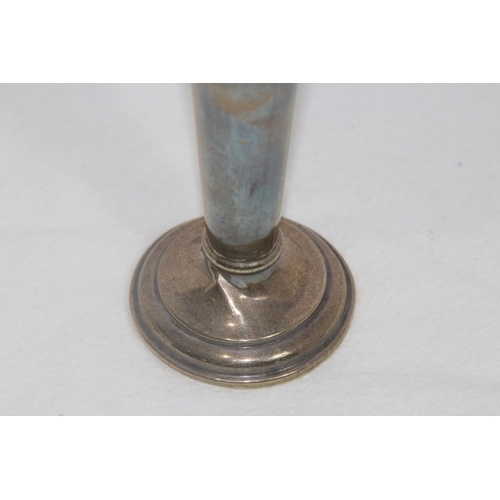 1068 - SMALL SILVER VASE - 65G - BIRMINGHAM - HENRY MATTHEWS