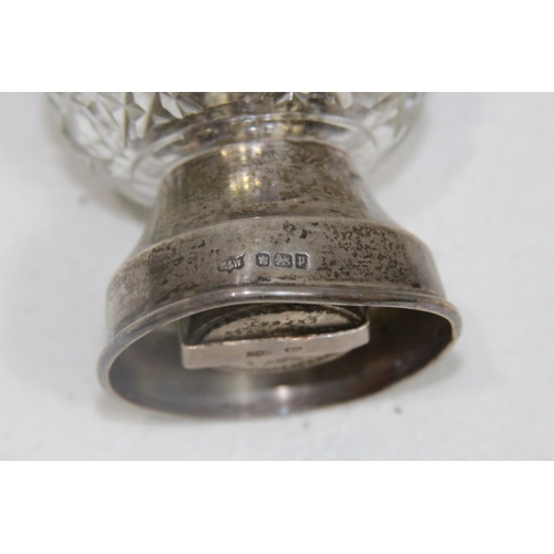 1069 - SILVER AND GLASS PEPPER MILL - SHEFFIELD 1907 - MAPPIN AND WEBB