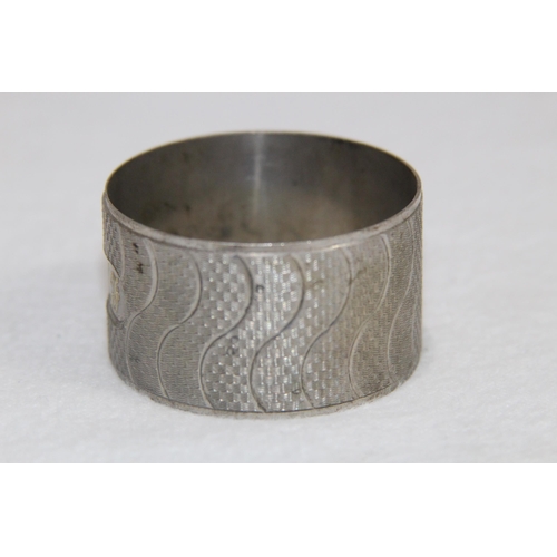 1070 - 2 X SILVER NAPKIN RINGS