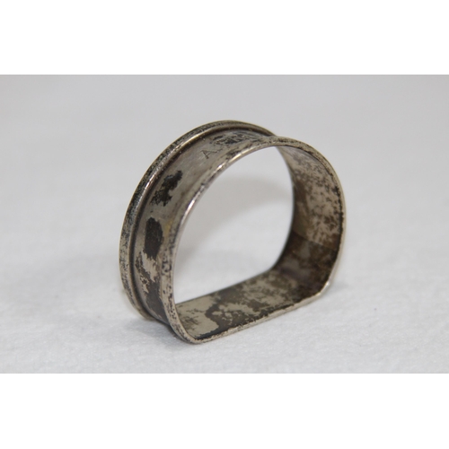 1070 - 2 X SILVER NAPKIN RINGS