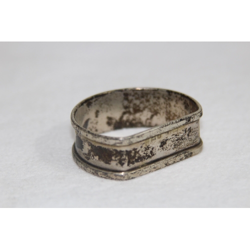 1070 - 2 X SILVER NAPKIN RINGS
