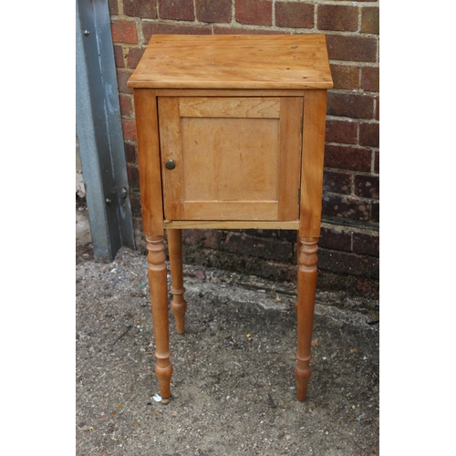 7 - QUANTITY OF PINE FURNITURE x8 
91 X 51 X 53CM