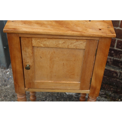 7 - QUANTITY OF PINE FURNITURE x8 
91 X 51 X 53CM