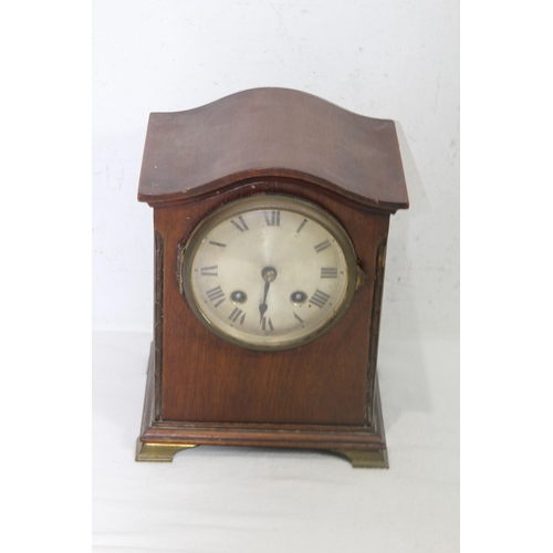 546 - QUANTITY OF CLOCKS x3 AND BAROMETER