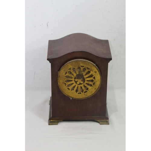 546 - QUANTITY OF CLOCKS x3 AND BAROMETER