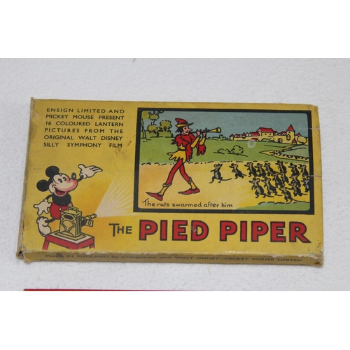 552 - VINTAGE COLOURED LANTERN GLASS PICTURES THE PIED PIPER