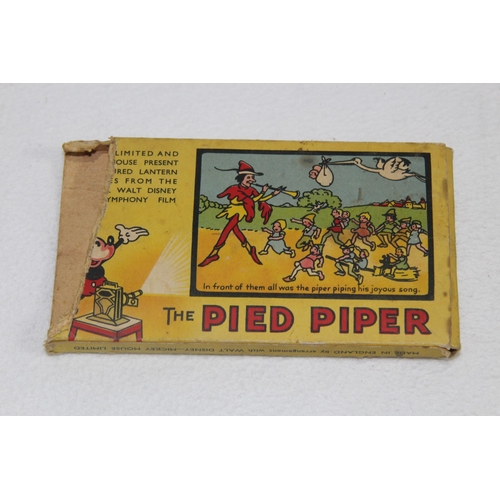 552 - VINTAGE COLOURED LANTERN GLASS PICTURES THE PIED PIPER