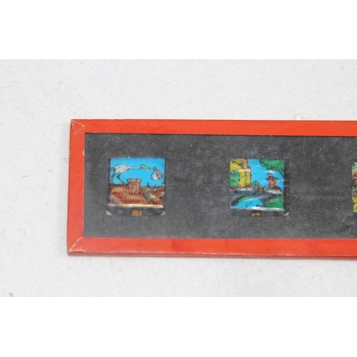 552 - VINTAGE COLOURED LANTERN GLASS PICTURES THE PIED PIPER