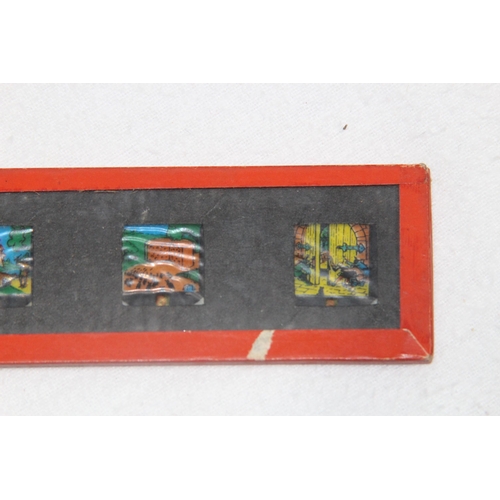 552 - VINTAGE COLOURED LANTERN GLASS PICTURES THE PIED PIPER
